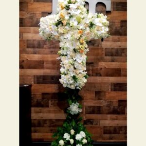 CR1150: Mixed white cross with lemon leaf