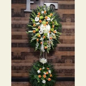 S2340: Orange, green and white freeflowing spray on metal stand