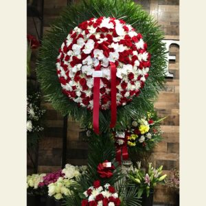 W0310: Red and white assorted wreath with orchids