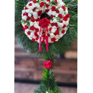 W0650: White and red assorted wreath