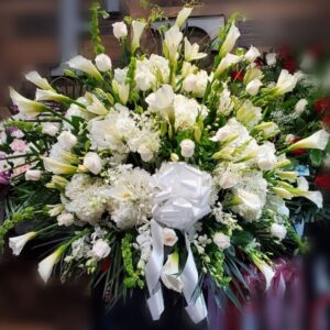 EB0410: White and green assorted elegant basket