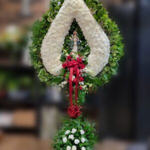 W0660: White carnation tear drop wreath with statue