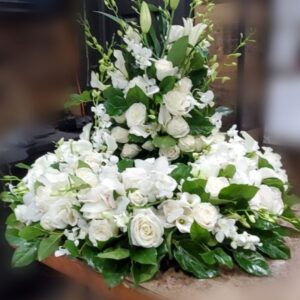 UW0070: White Assorted Urn Wreath